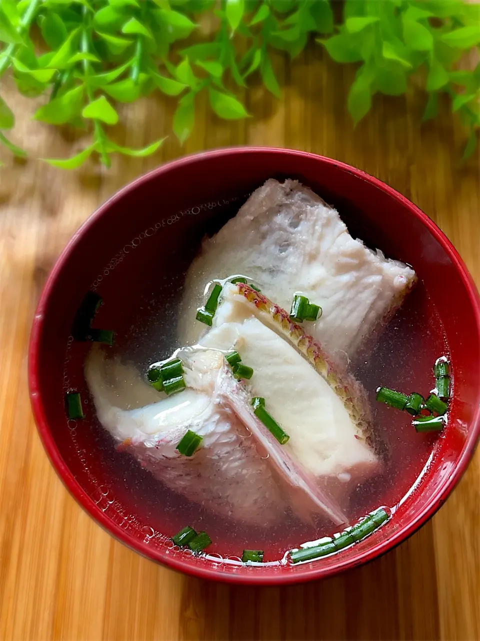 Snapdishの料理写真:釣り魚🎣アカムツ(のどぐろ)のこれうまつゆで潮汁|9421beruさん