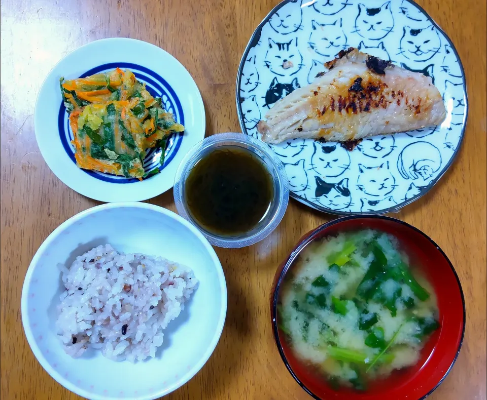 ５月１１日　西京焼き　ニラチヂミ　もずく　ほうれん草のお味噌汁|いもこ。さん