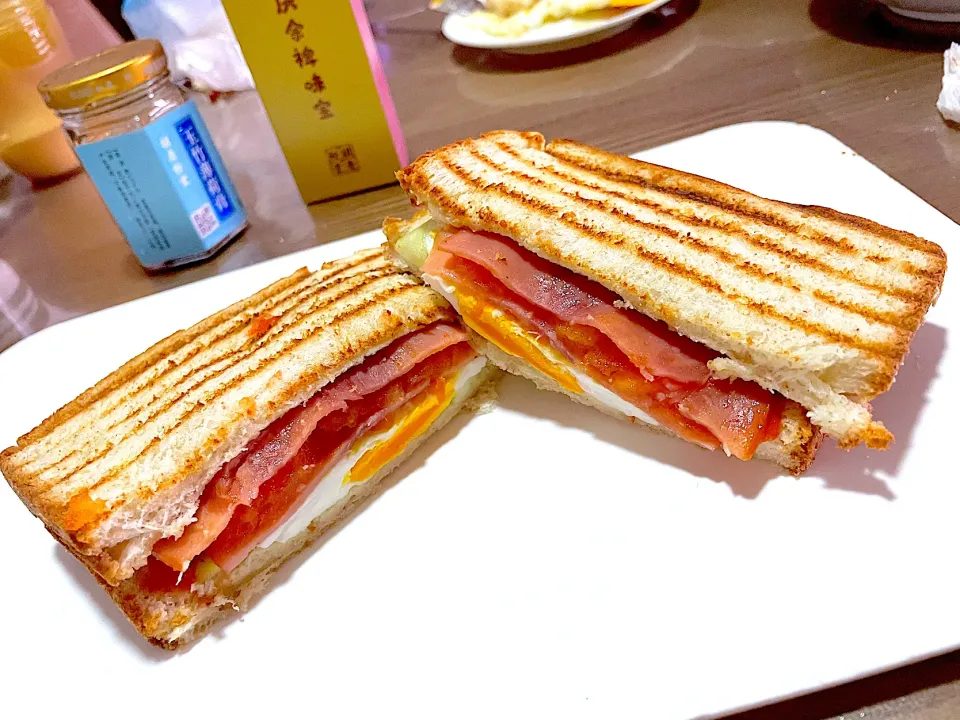 bacon egg and cucumber sandwich|michelleさん