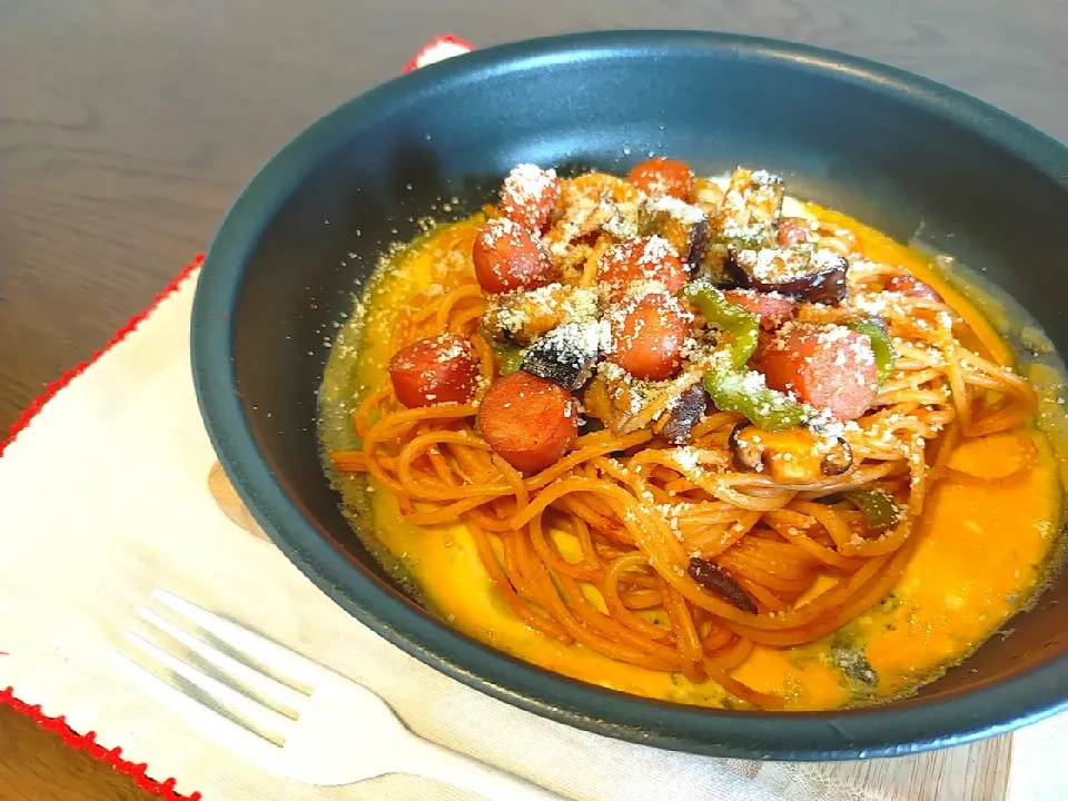 Snapdishの料理写真:昼ごはん　フライパン🍳でナポリタン♫|みやこさん