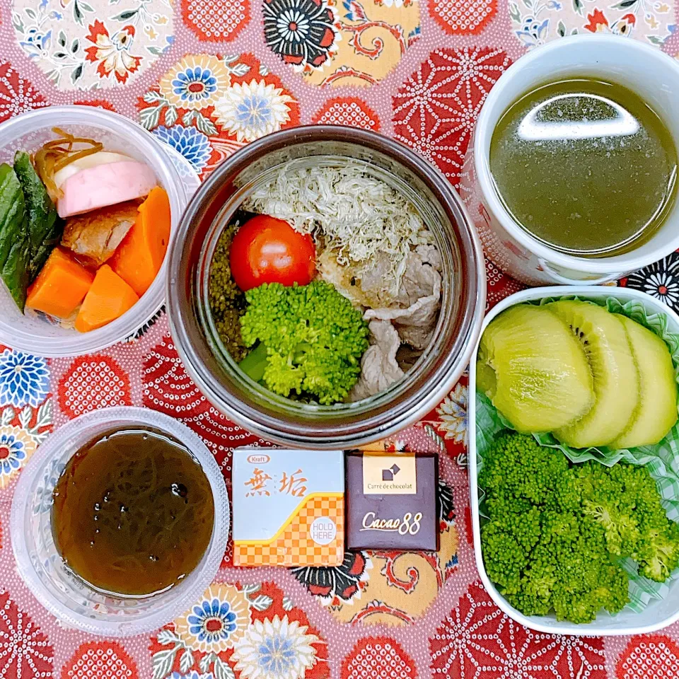 Snapdishの料理写真:牛もも肉と豆腐と野菜のもち麦スープジャー弁当|riko30294さん