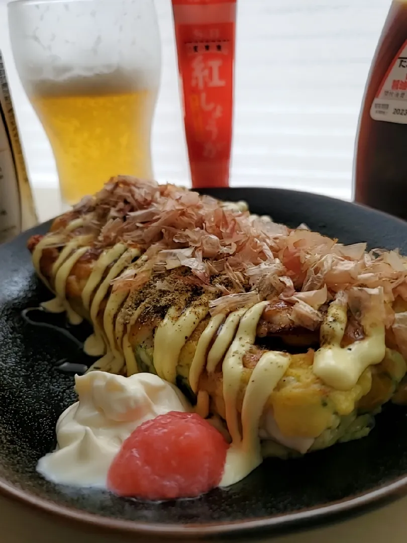 ヨッチャンさんの料理 【四角たこ焼き】たこ焼き器は不要‼️外カリッ中トロッ✨やけどに注意だよ🐙|みるくここあさん