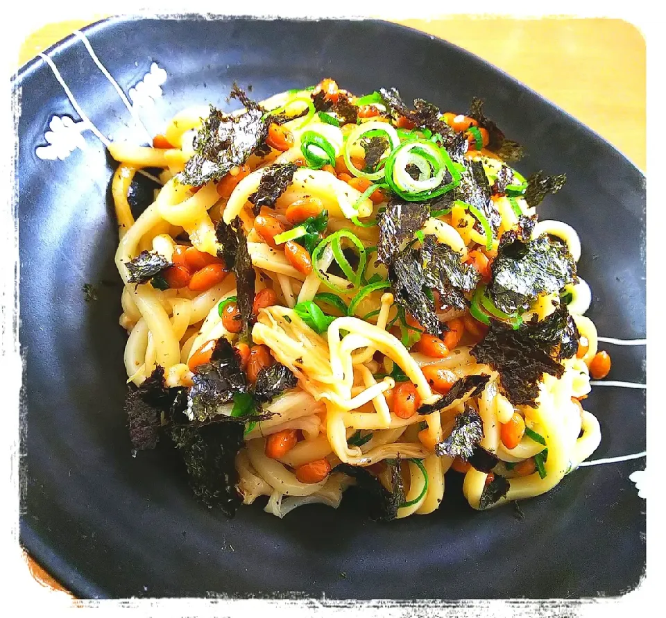 納豆ﾈﾊﾞﾈﾊﾞﾈﾊﾞﾈﾊﾞ🎶焼きえのきうどん|ひとみんΨ(*´∀｀)Ψさん