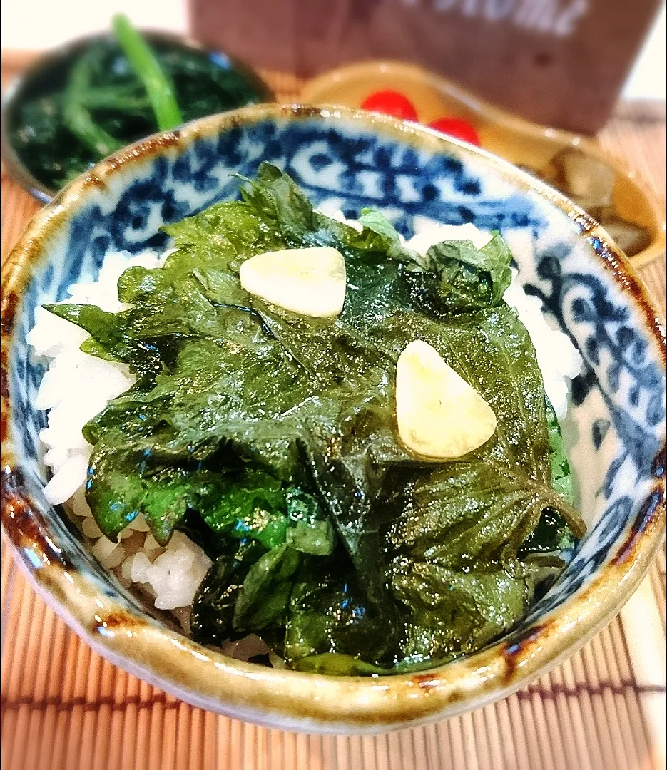 大葉にんにく醤油漬けでご飯🍚|ポコさん