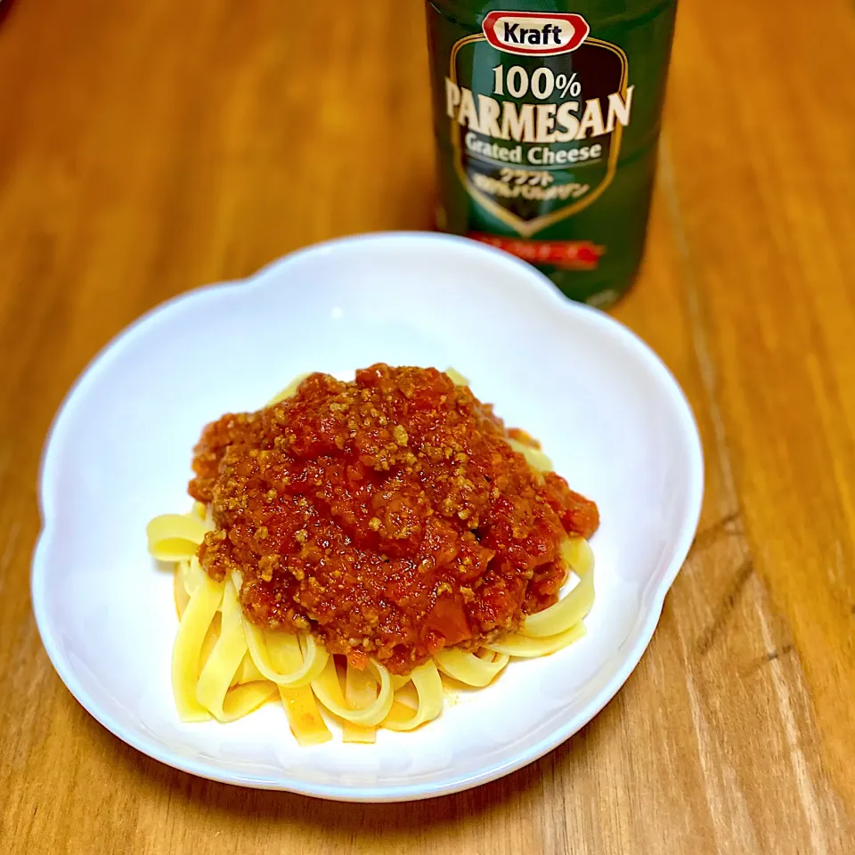 生フィットチーネのミートソース🍅 コトコト煮込んで作ったミートソース🍝 家族みんな大好き😍|みかりんさん