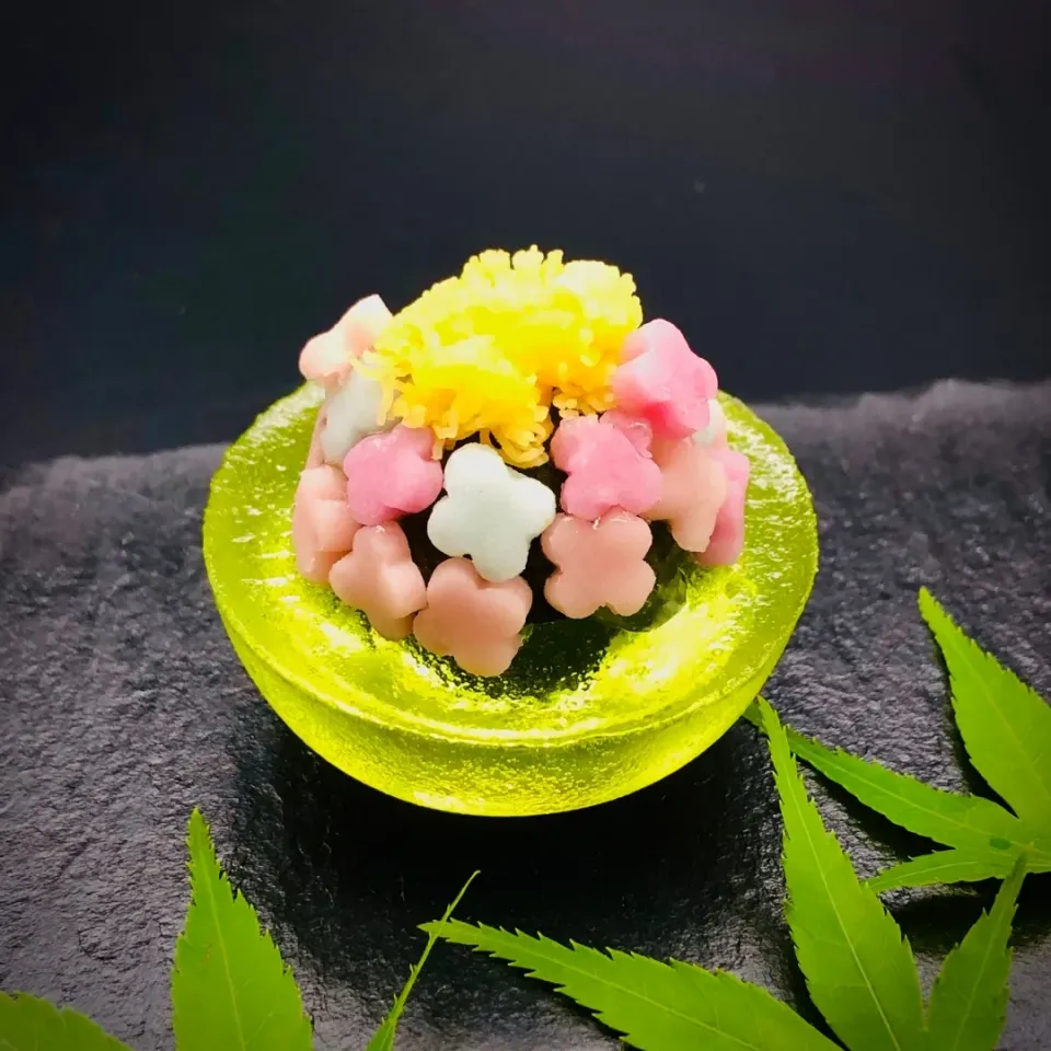 Snapdishの料理写真:紫陽花✨

お店用に作ってみました☺
夏に向けて涼し気な和菓子勉強中です✨|みみちゃんさん