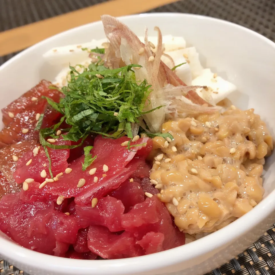 Snapdishの料理写真:ネバネバマグロ丼|みかんさん