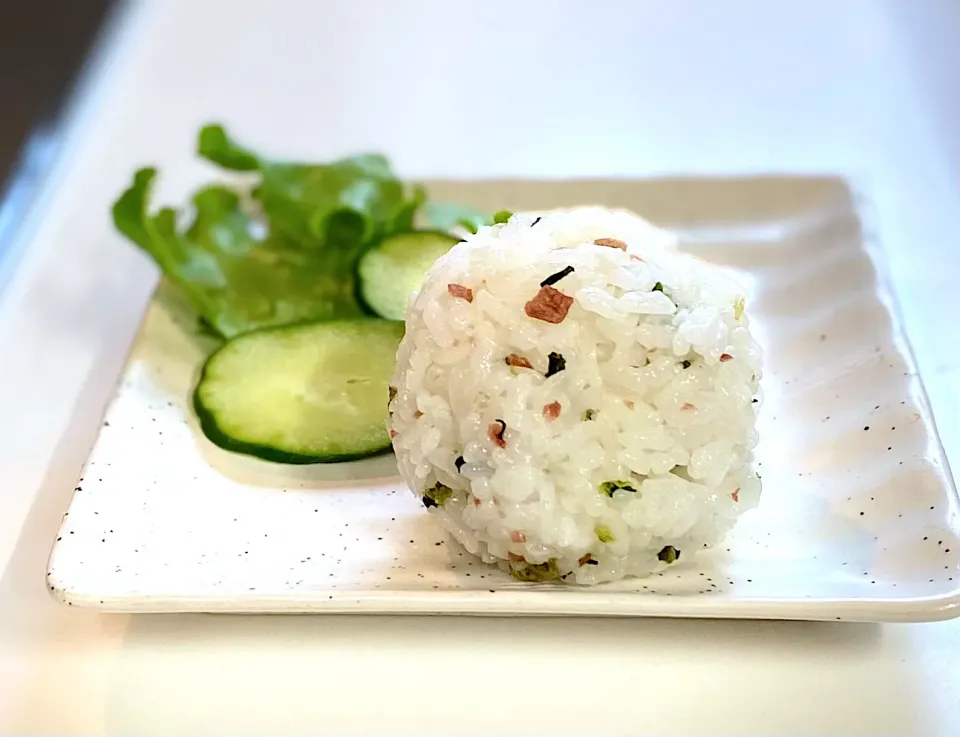 菜飯と梅子のおにぎり|かっちゃん杉さん