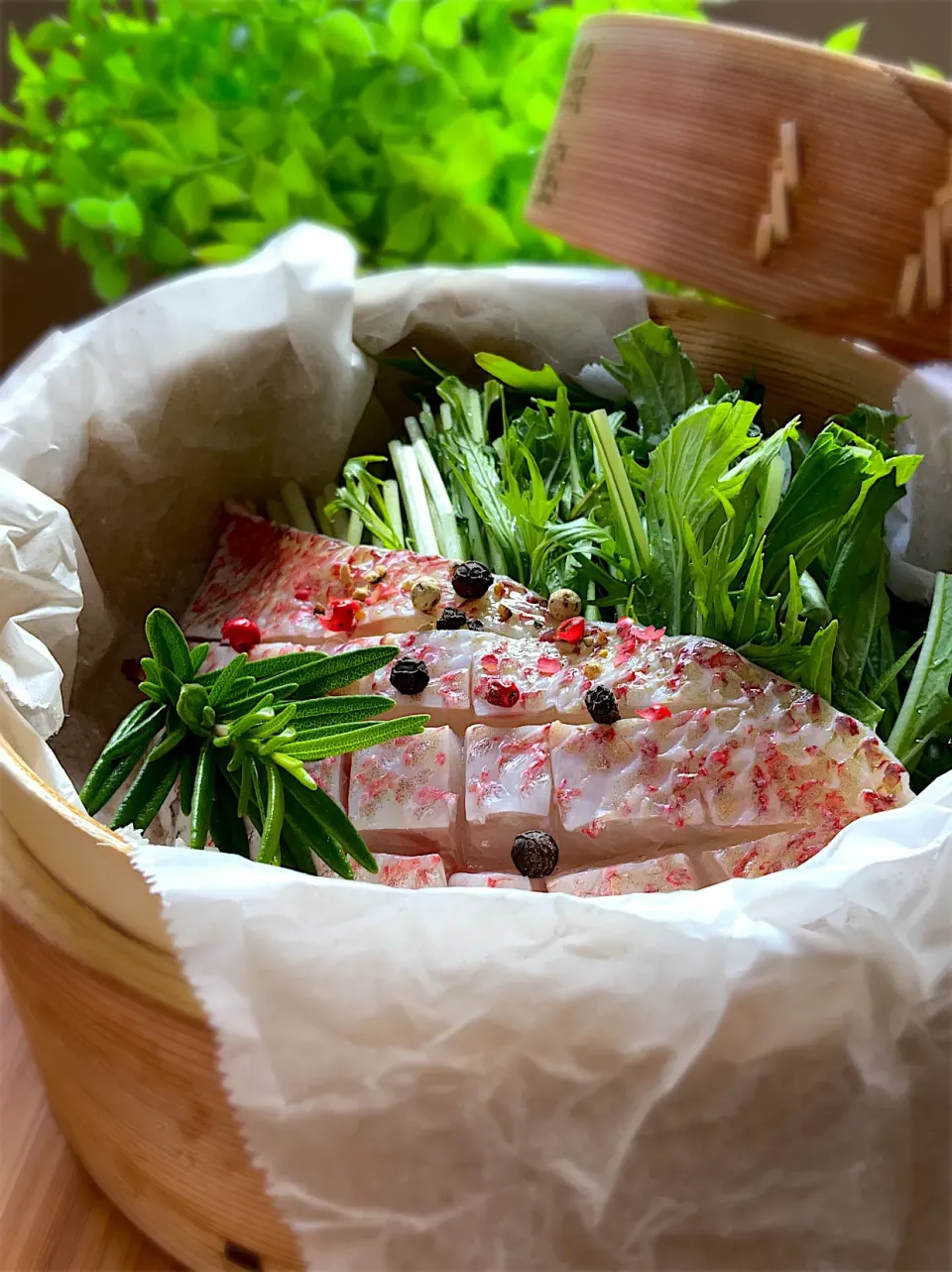 釣り魚🎣アカムツ(ノドグロ)のせいろ蒸し♨️ハーブ蒸し🌿|9421beruさん