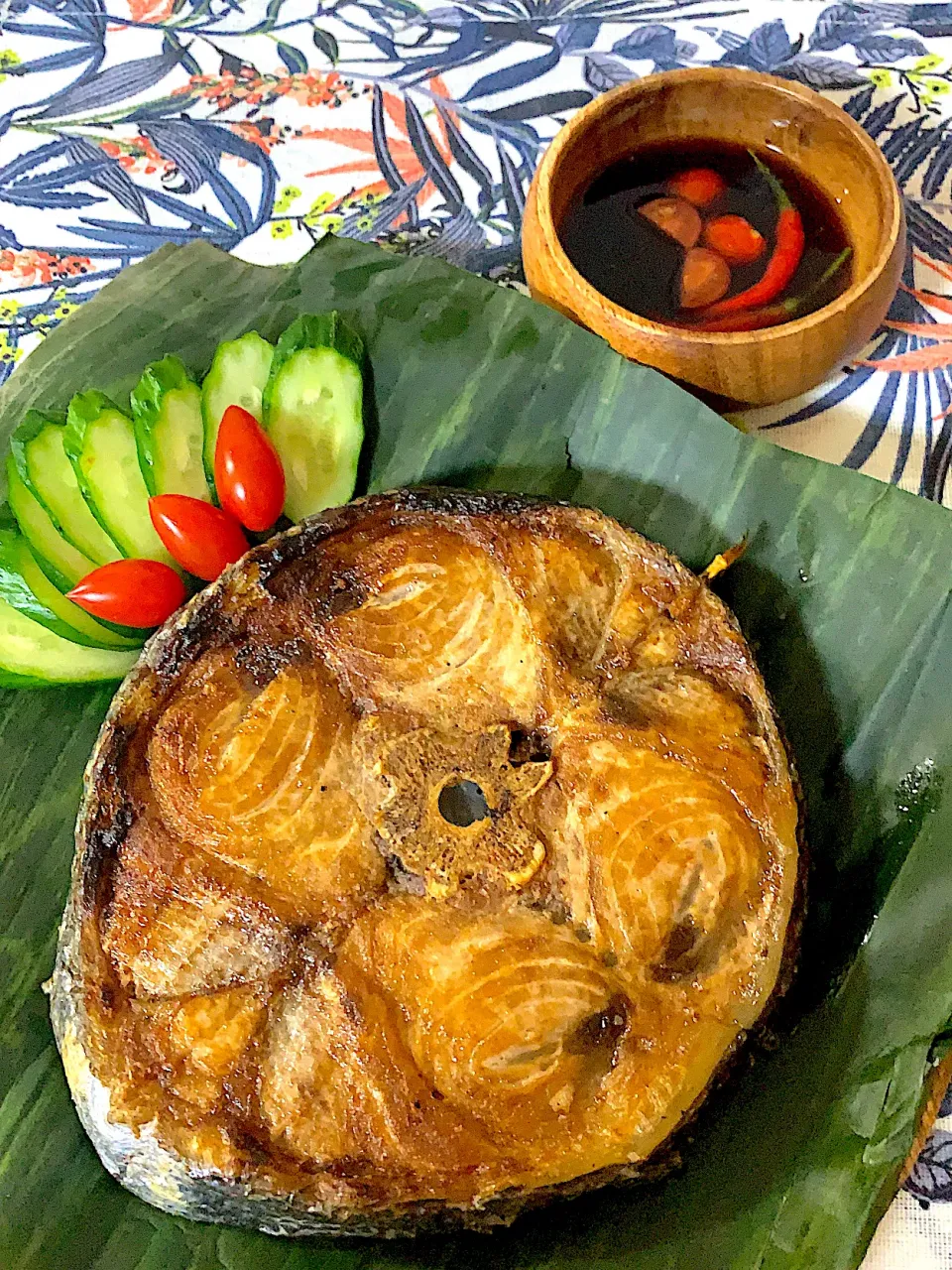 Grilled tuna tail in banana leaves|chafoodisloveさん