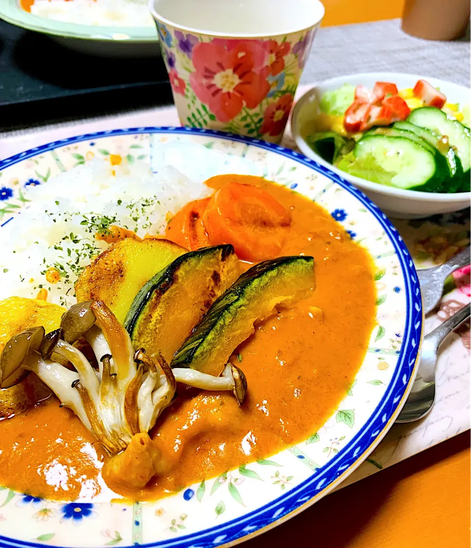 Snapdishの料理写真:鶏むね肉のトマトココナッツカレー🍅🥥🍛|ちはるさん