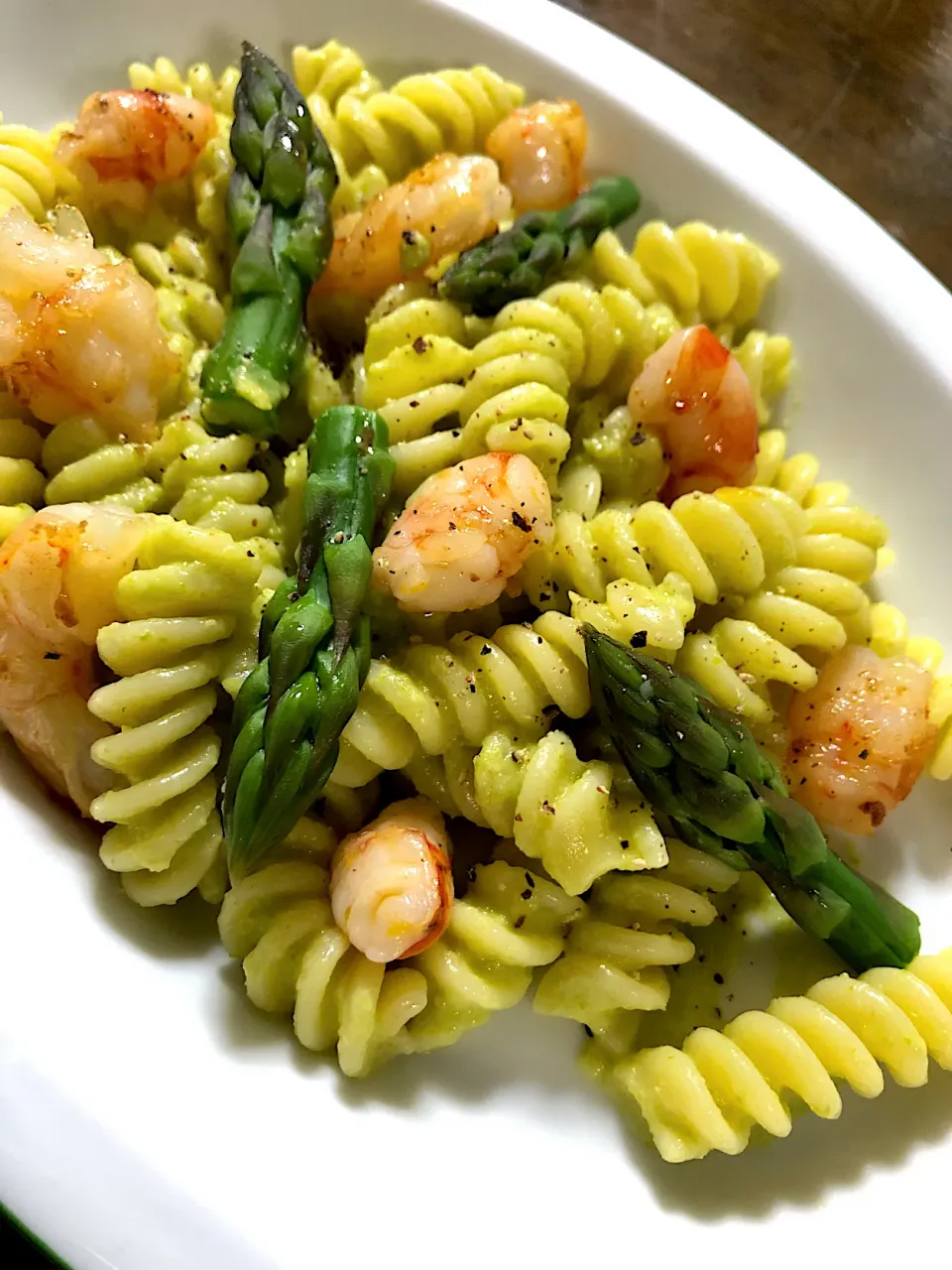 Pasta alla crema di asparagi con gamberi💚|aястасияさん