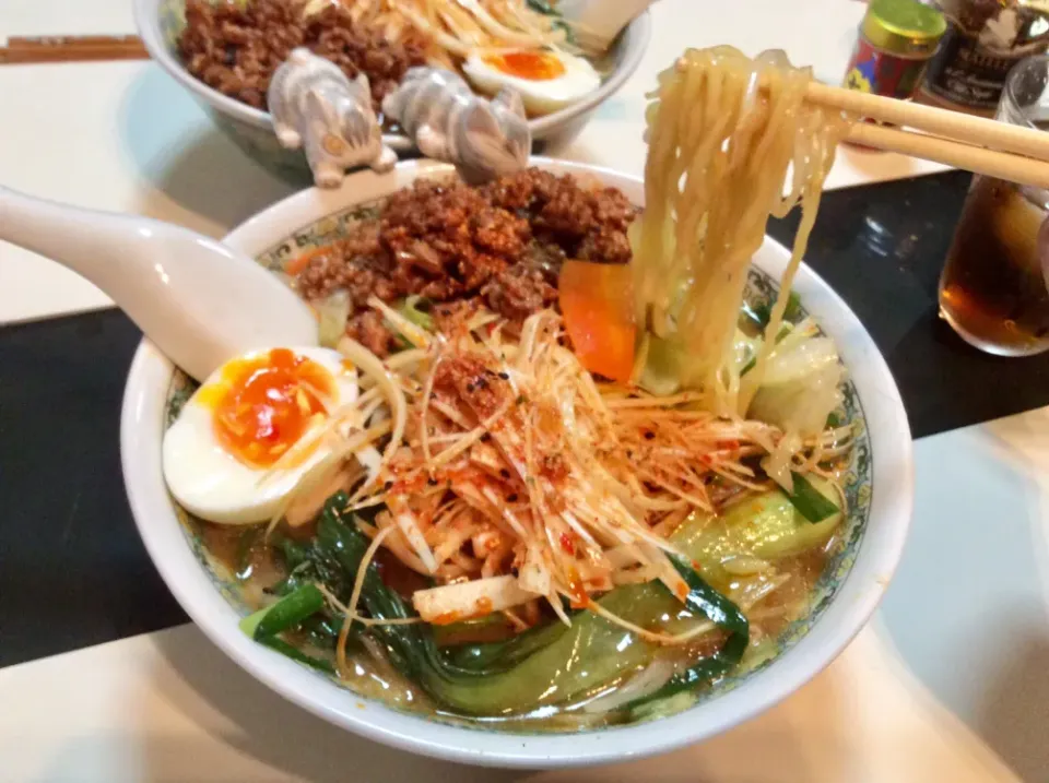 お家で作る  肉味噌トッピングのネギ味噌ラーメン|Takeshi  Nagakiさん