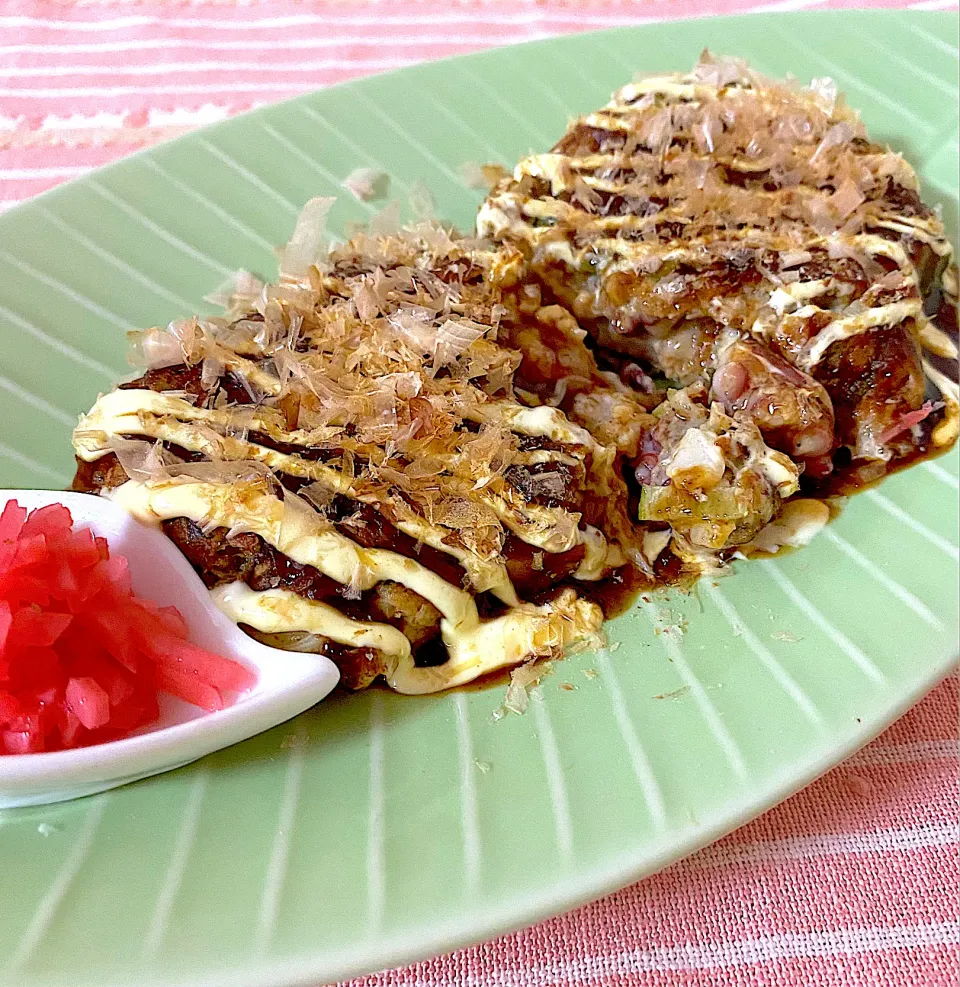 ヨッチャンさんの料理 【四角たこ焼き】たこ焼き器は不要‼️外カリッ中トロッ✨やけどに注意だよ🐙|ぷうさんさん