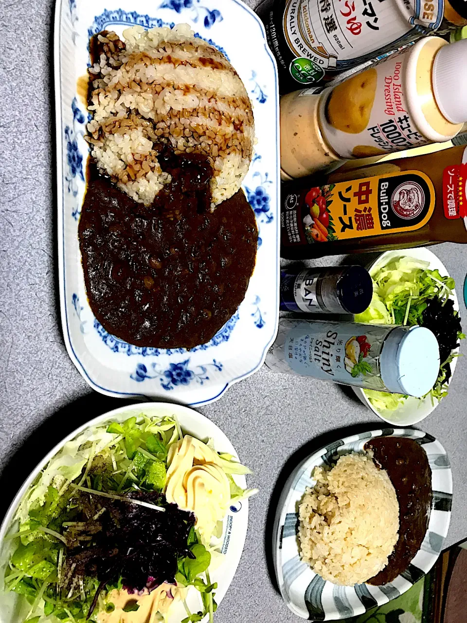 ソースはご飯の方にかける派です #夕飯　横浜カレーロウカット玄米ライス、ザワークラウト豆苗レタスサラダ(サウザンアイランドドレッシング、塩花椒、マヨ)|ms903さん