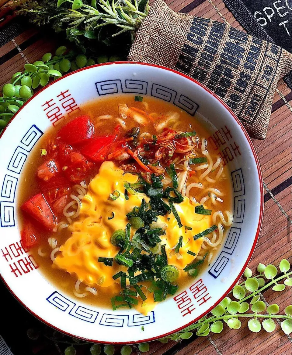 インスタントラーメンdeトマトキムチチーズラーメン🍜|MAPITEEさん