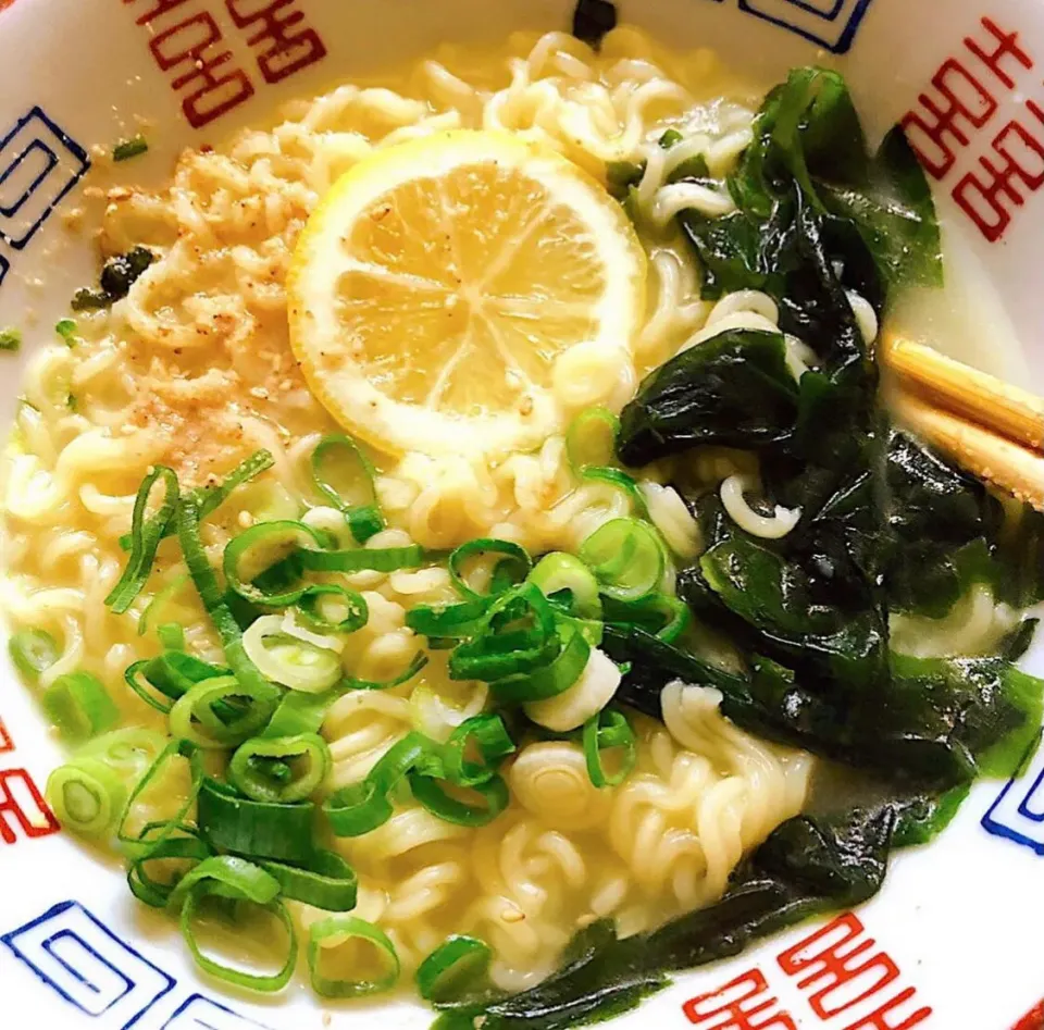 インスタントラーメンdeレモンわかめ塩ラーメン🍜|MAPITEEさん