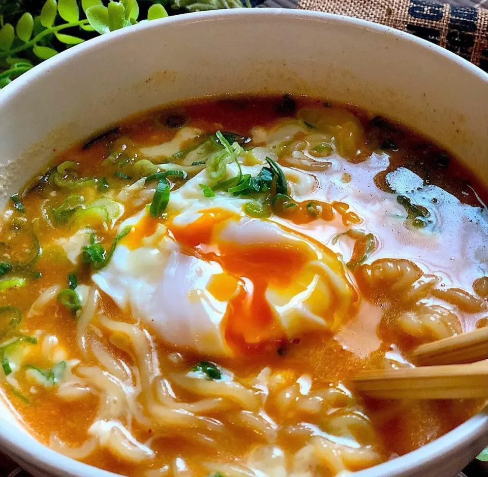 辛ラーメンdeとろとろ卵チーズラーメン🍜|MAPITEEさん