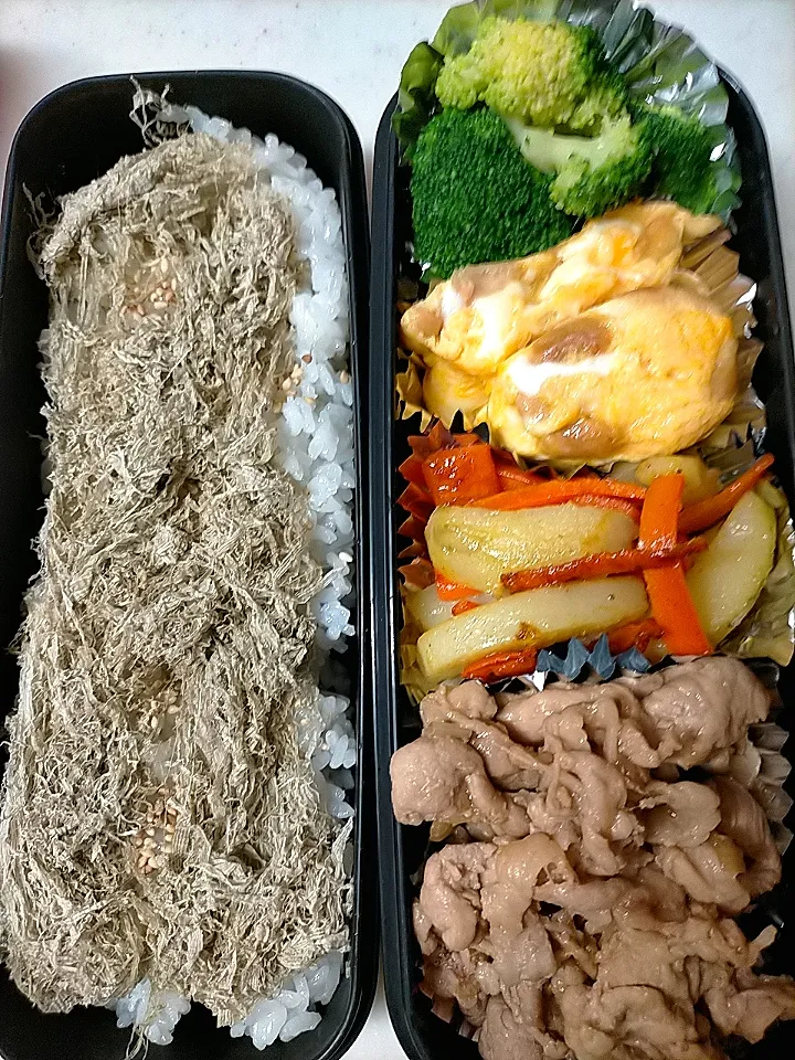 豚しょうが焼き弁当
★じゃがいも・人参カレー粉炒め
★蒸し大豆・チーズ入り卵焼き|芽亜里さん