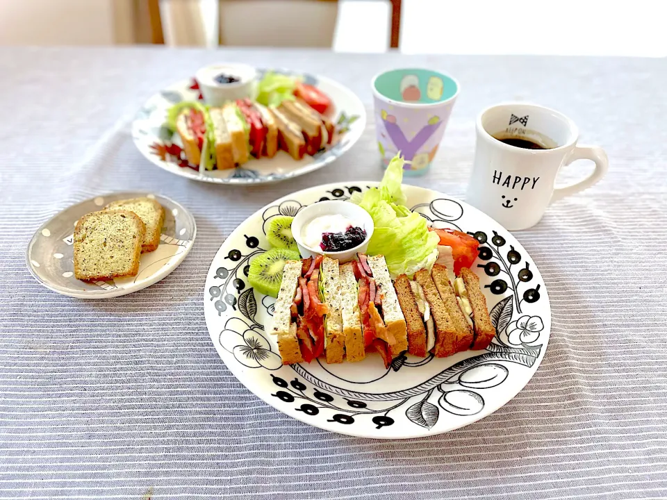 BLTとチョコバナナサンドの朝ごはん🥞|ゆかりさん