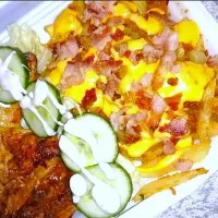 Chicken grilled wth salad, fries chips wth bacon and cheese|Nsike-leloerさん