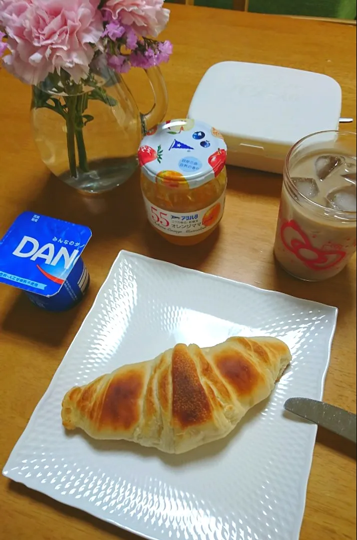 朝食はクロワッサン🥐🌄|しまだ ちえこさん