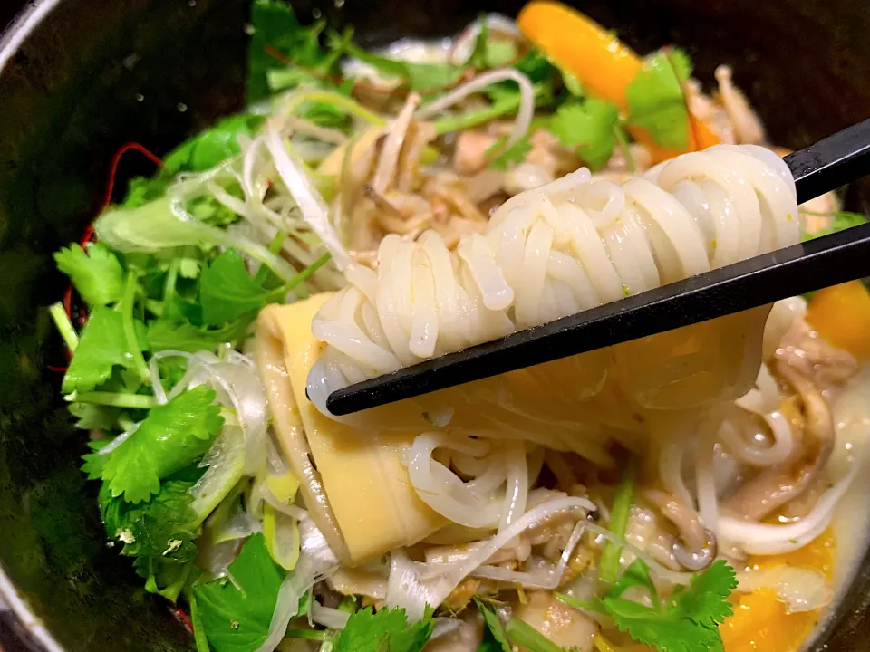 鶏せせりとごさんちくのグリーンカレーそうめん|半田手延べそうめんの店 阿波や壱兆さん