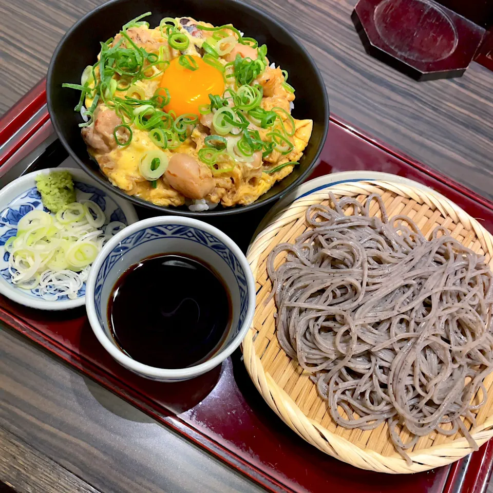 Snapdishの料理写真:ごまそばと親子丼のセット|T. Wonderさん