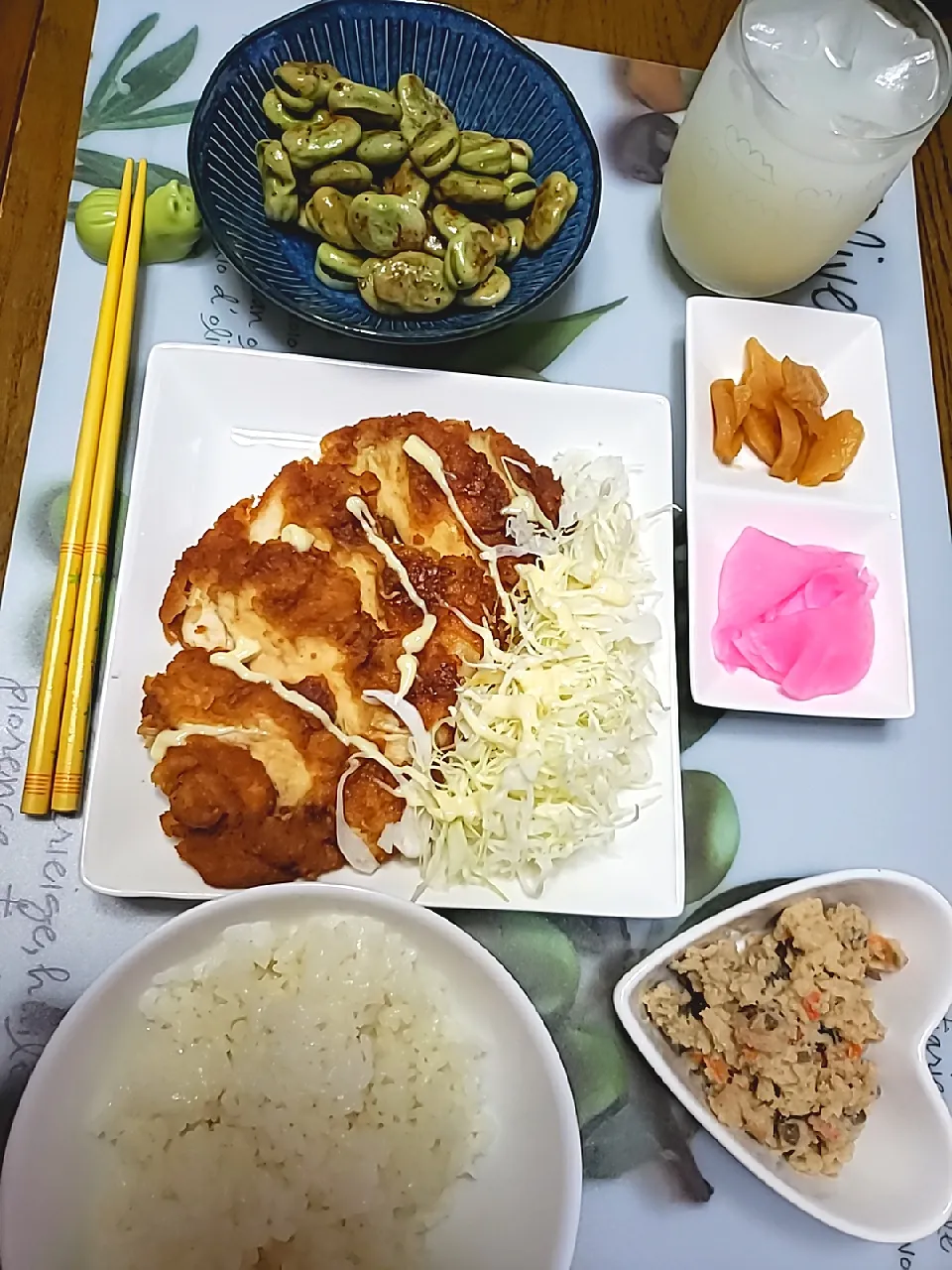 Snapdishの料理写真:そら豆をごま油で炒めて～🤗|aiさん