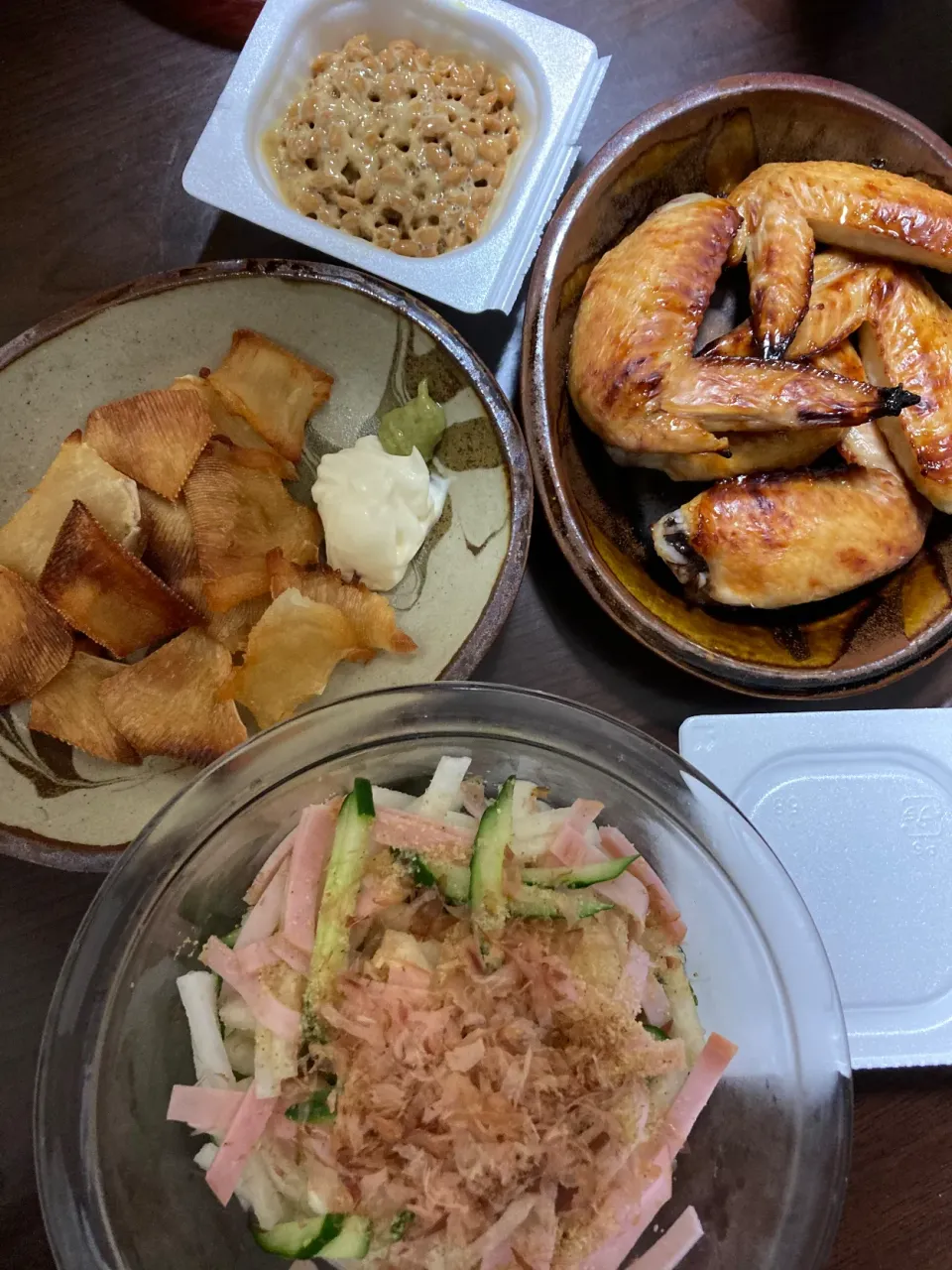 Snapdishの料理写真:5月28日晩ご飯。手羽先焼き、大根サラダ、エイヒレ、納豆。|あやさん