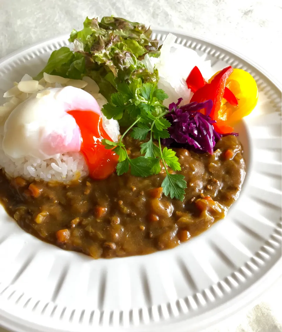 野菜たっぷりキーマカレー　温泉卵添え|よしこさん