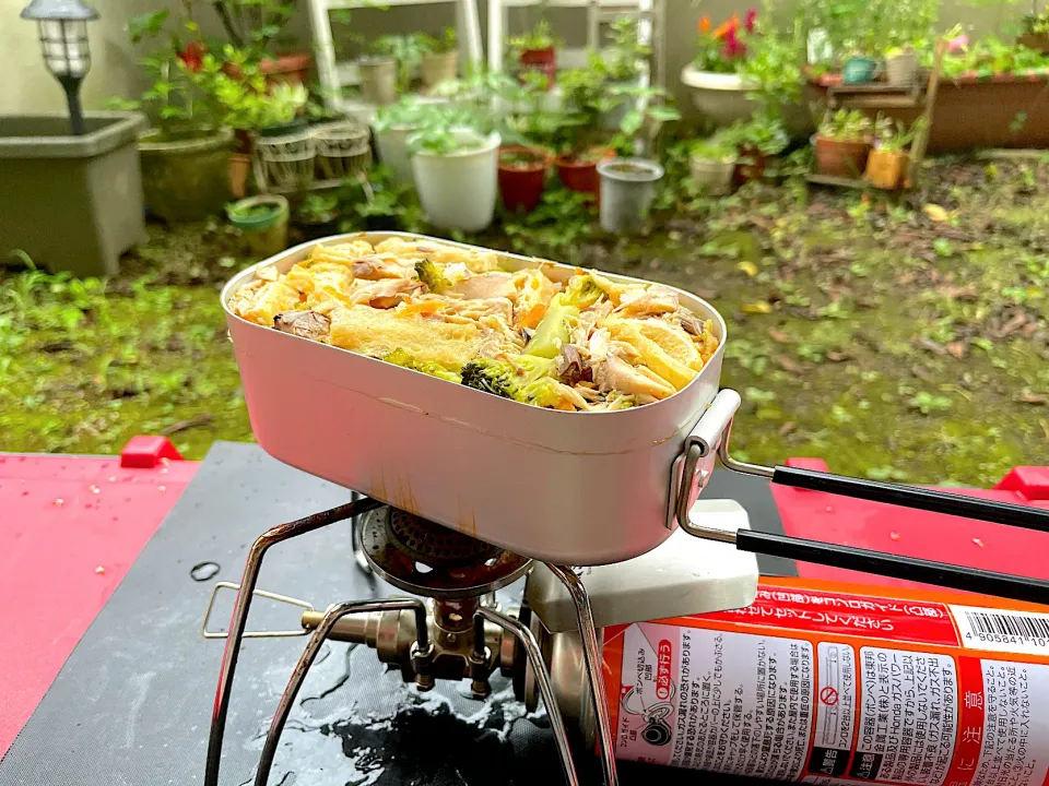 初メスティンでサバ缶炊き込みご飯|せいせいさん