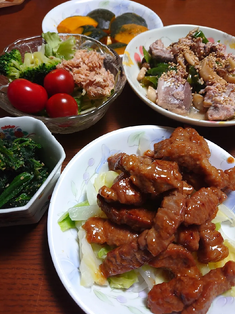 豚肉スタミナ炒め
ピーマンとシメジ鯖缶和え
ほうれん草胡麻和え
サラダ
かぼちゃ煮付け|ぱやさん