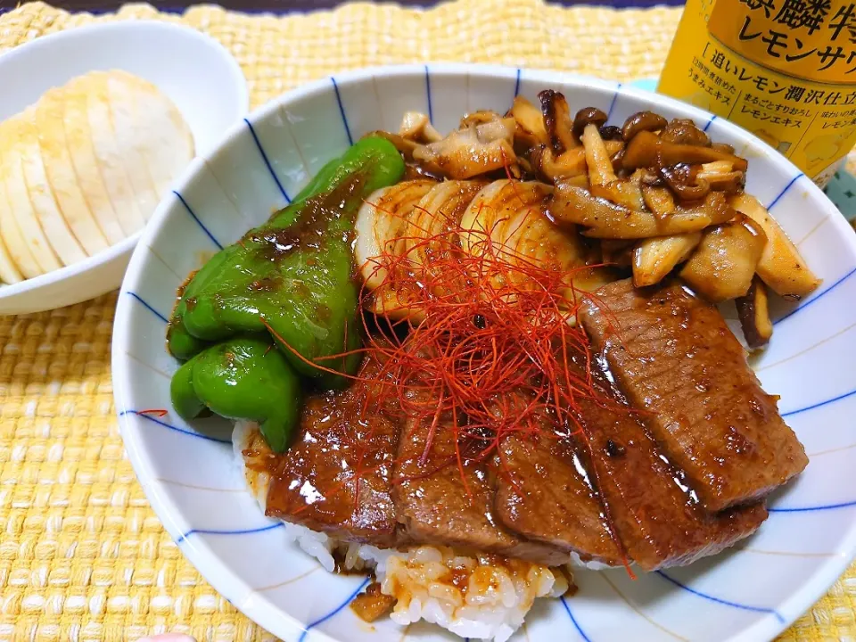 Snapdishの料理写真:★今日の晩酌★
❇️焼肉どーーん🐮
❇️蕪のぬか漬け|☆Chieco☆さん