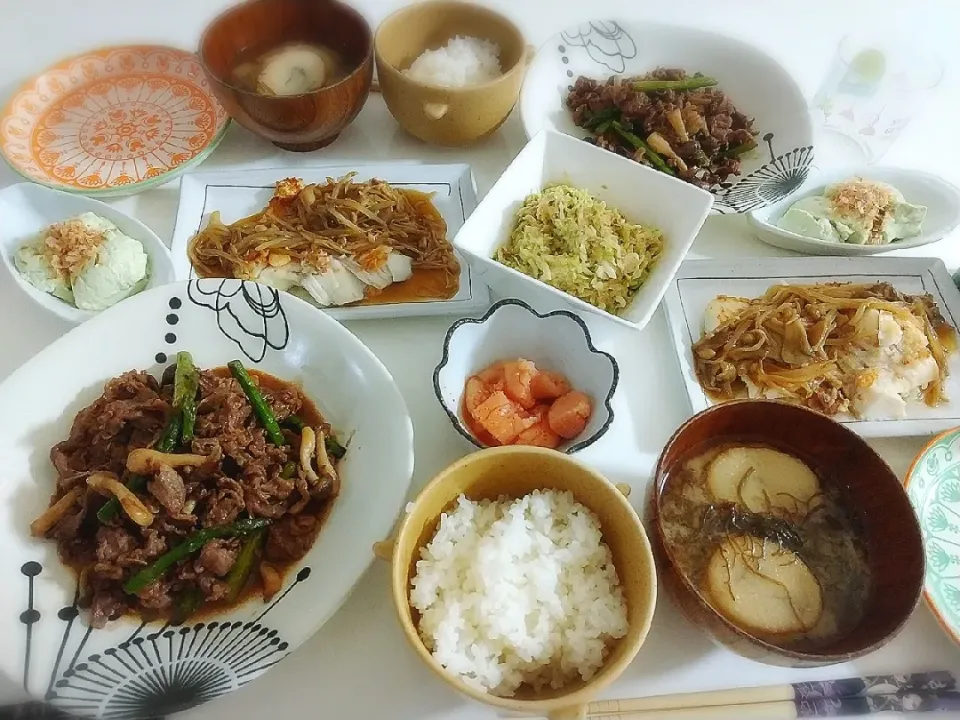 夕食(*^^*)
牛肉とアスパラとしめじ炒め
鱈のきのこあんかけ(舞茸、えのき、もやし)
枝豆豆腐
キャベツのごまだれサラダ
明太子
お味噌汁(もずく、渦巻き麩)|プリン☆さん