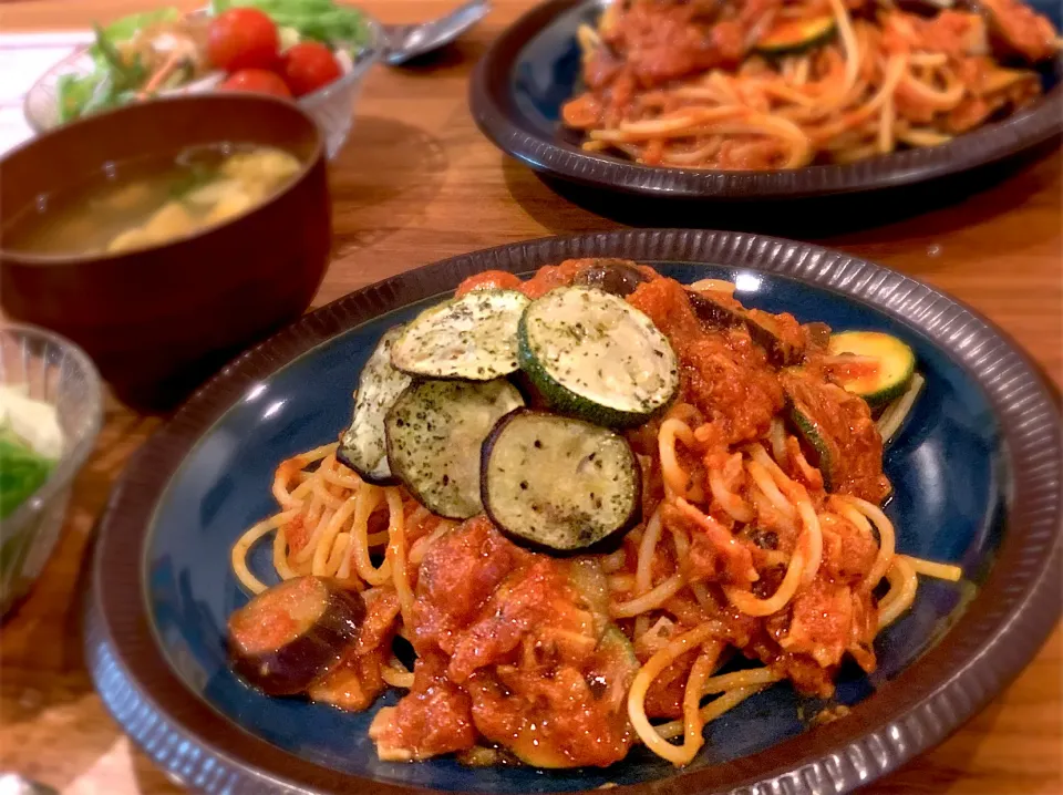 ナスとズッキーニ&ベーコンとツナのトマトパスタ|ふくすけ食堂さん