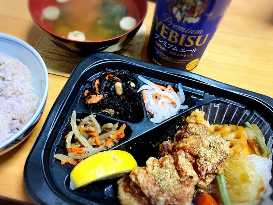 Snapdishの料理写真:黒酢野菜と香味唐揚げ弁当|Blue Moon Caféさん