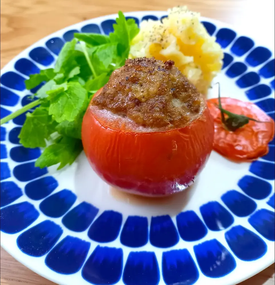 トマトファルシー🍅
挽き肉より多いのは、、、|ナオミさん