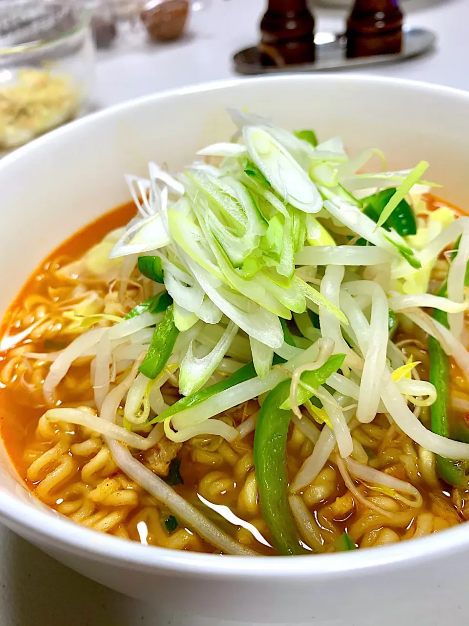 Nongshim Shin Ramyun Noodle Soup|gonbenさん