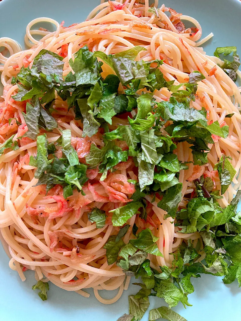 素干し小海老のペペロンチーノ大葉トッピング😋🍝💕✨|アイさん