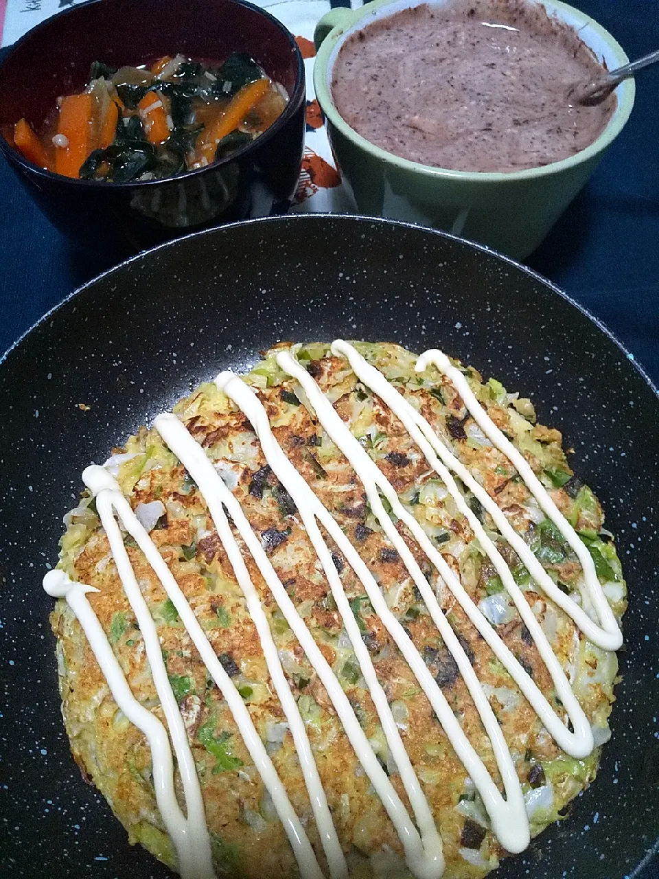 今日のお昼ごはん
※オートミールお好み焼き
※人参、ネギ、きのこ、わかめのお味噌汁
※ヨーグルトバナナ豆乳ココア|れあMIXさん