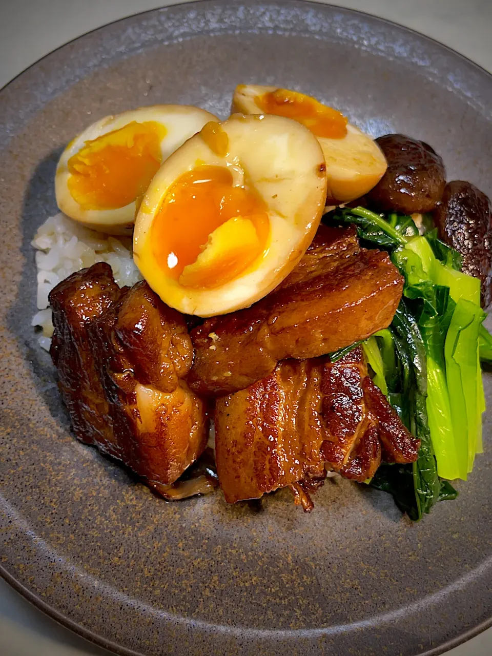 Snapdishの料理写真:黒酢トンポーロー丼|レオンさん