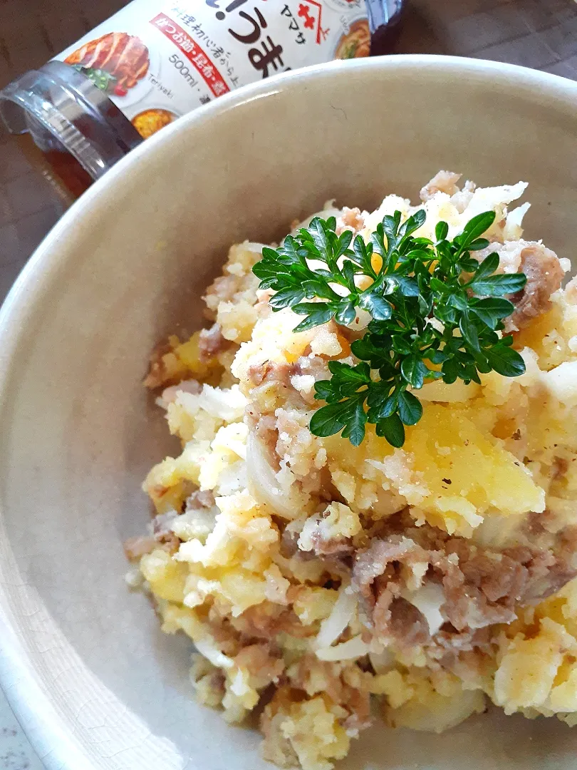 新じゃがと新玉ねぎで
肉じゃが風ポテトサラダ😊|fumfumさん