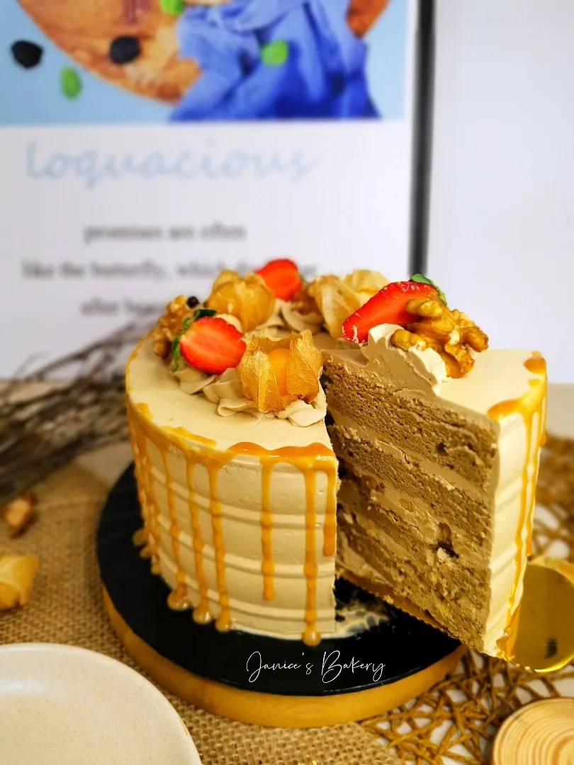 Snapdishの料理写真:Walnuts Coffee Cream Cake|Jan98teeさん