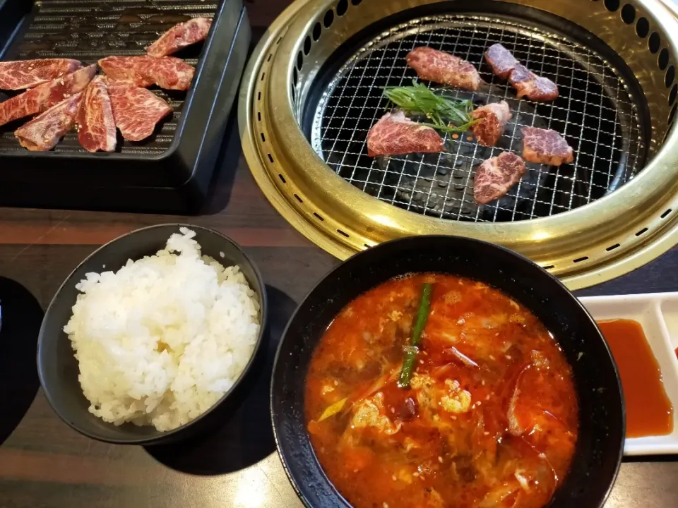 赤門で久々に焼肉&カルビスープ、会長GOタレと味噌ダレが美味いんだよね|フージさん