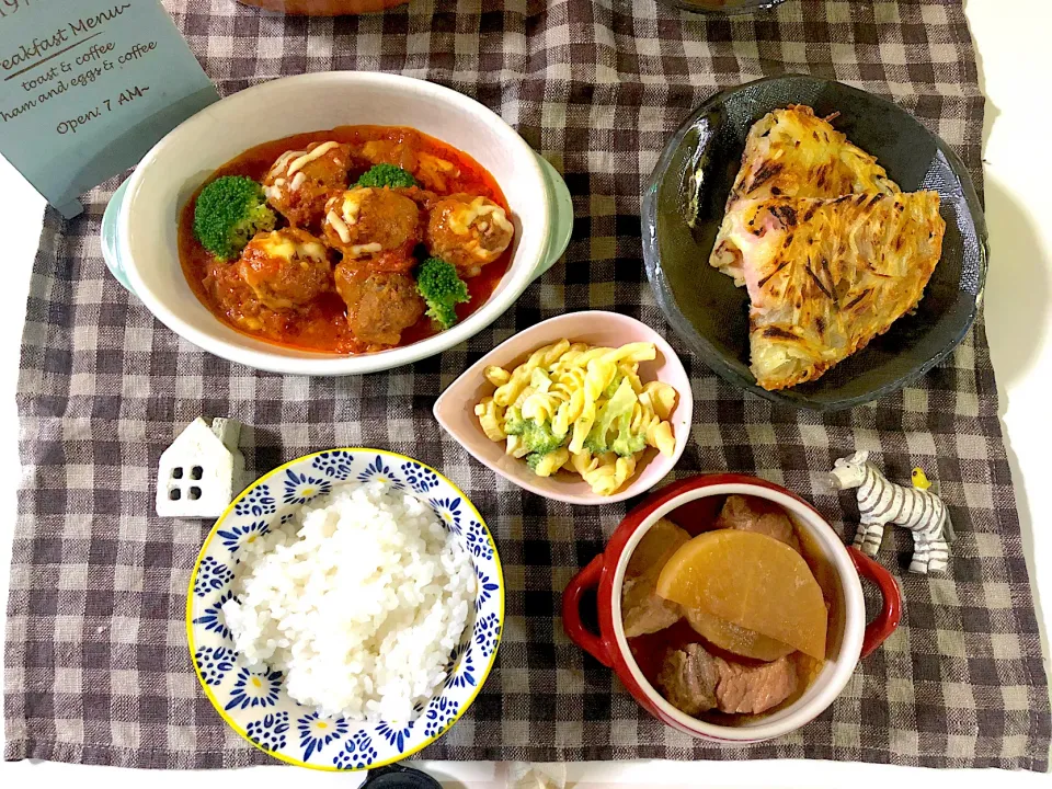 ✳︎トマト煮込みミートボール✳︎ハムチーズガレット✳︎豚肉と大根の煮物✳︎ブロッコリーのマカロニサラダ|syamさん