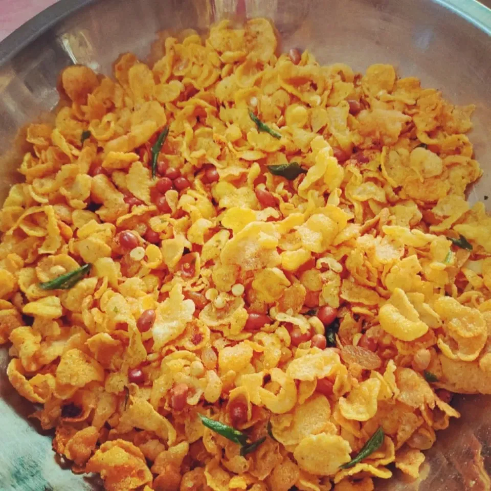 Simple, quick, tasty and healthy evening tea time snacks - Cornflakes Chivda... 
Indian version of Trail Mix...|Priyaさん