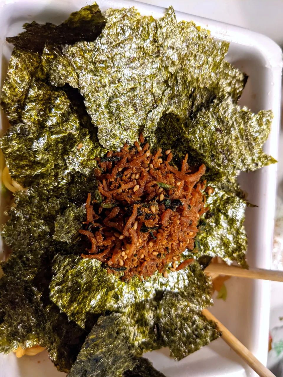 ペヤング､海苔とジャコのせ|りくさん