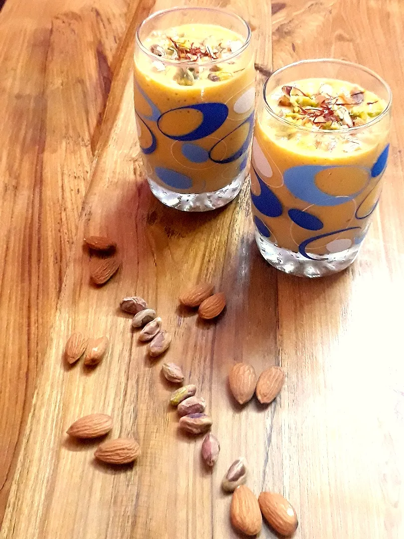 Mango milk shake...Mango smoothie...|Moumita Chowdhury Senさん