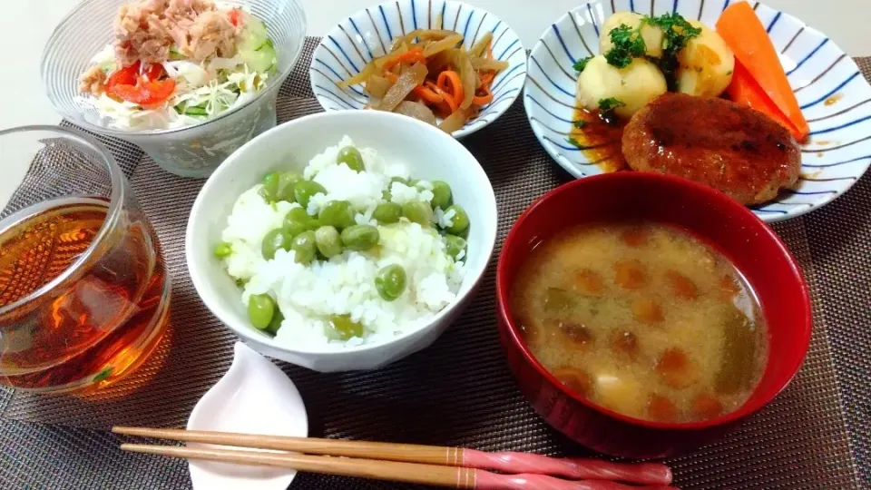 お豆ご飯と照り焼きハンバーグです😋|Yoshiko Miyazakiさん